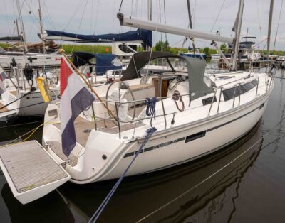 Bavaria 37